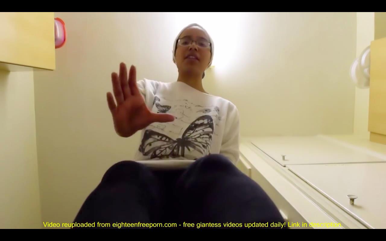 Small Prints Gaintess Shay