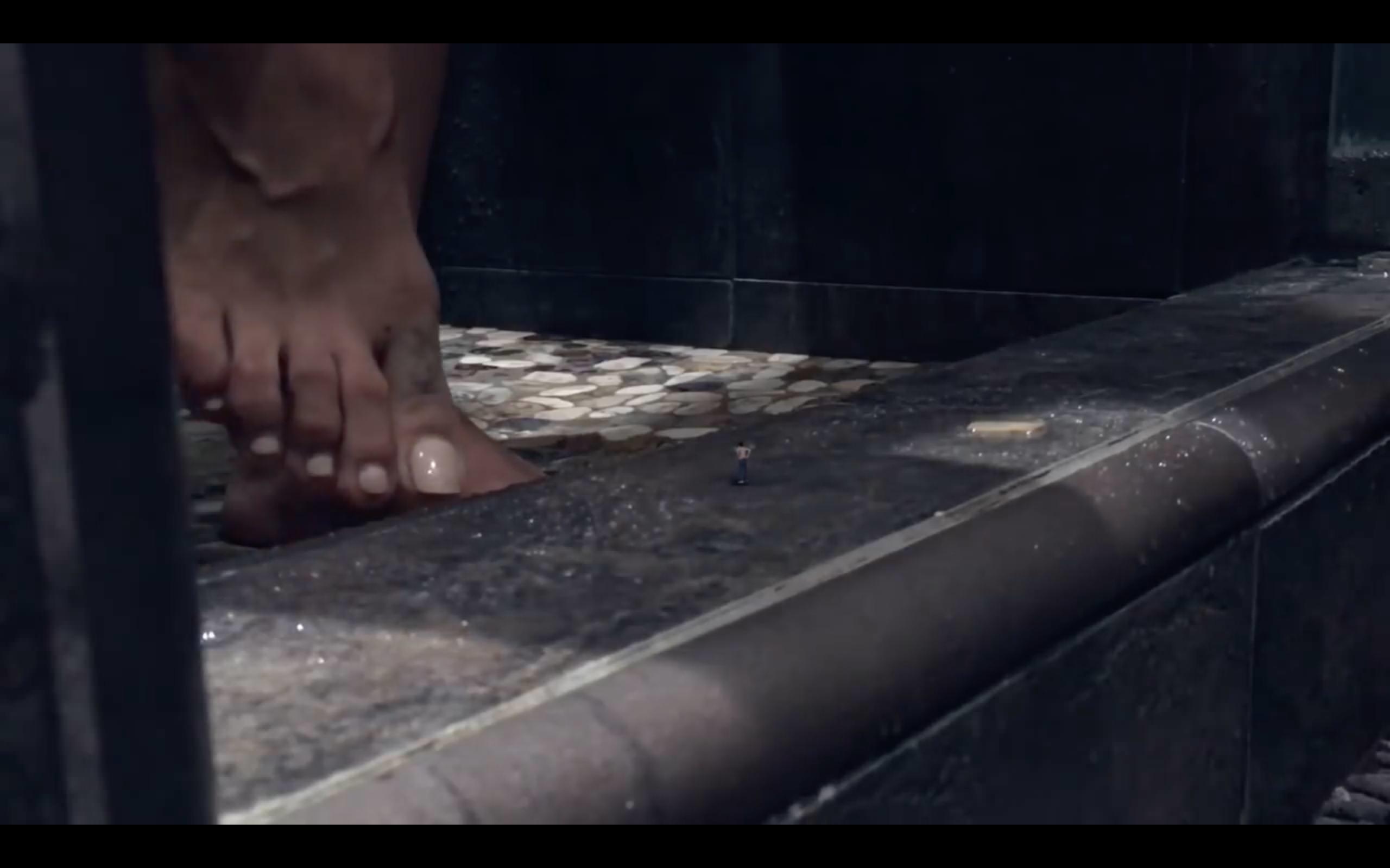 Giantess Roma at home